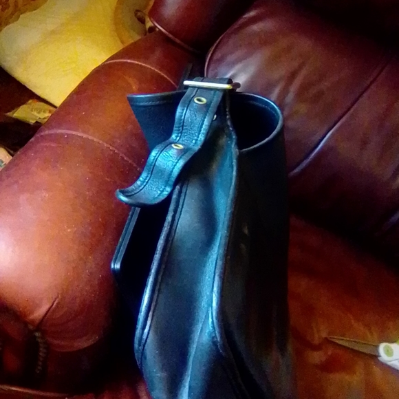 Coach messenger, saddle bag is black very today even though from early 1990 - Picture 7 of 14